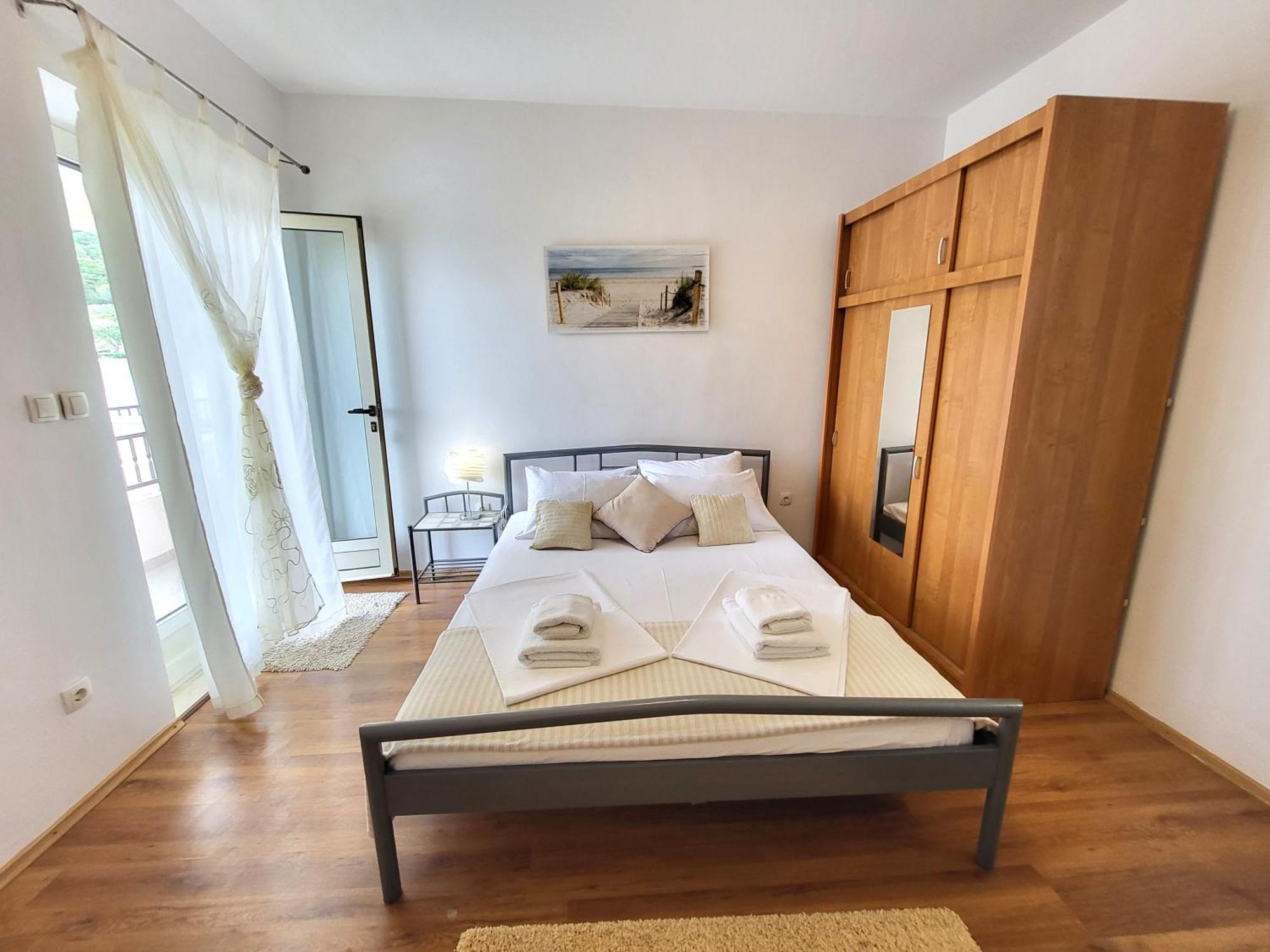 Apartments Vrisnik Елса Экстерьер фото
