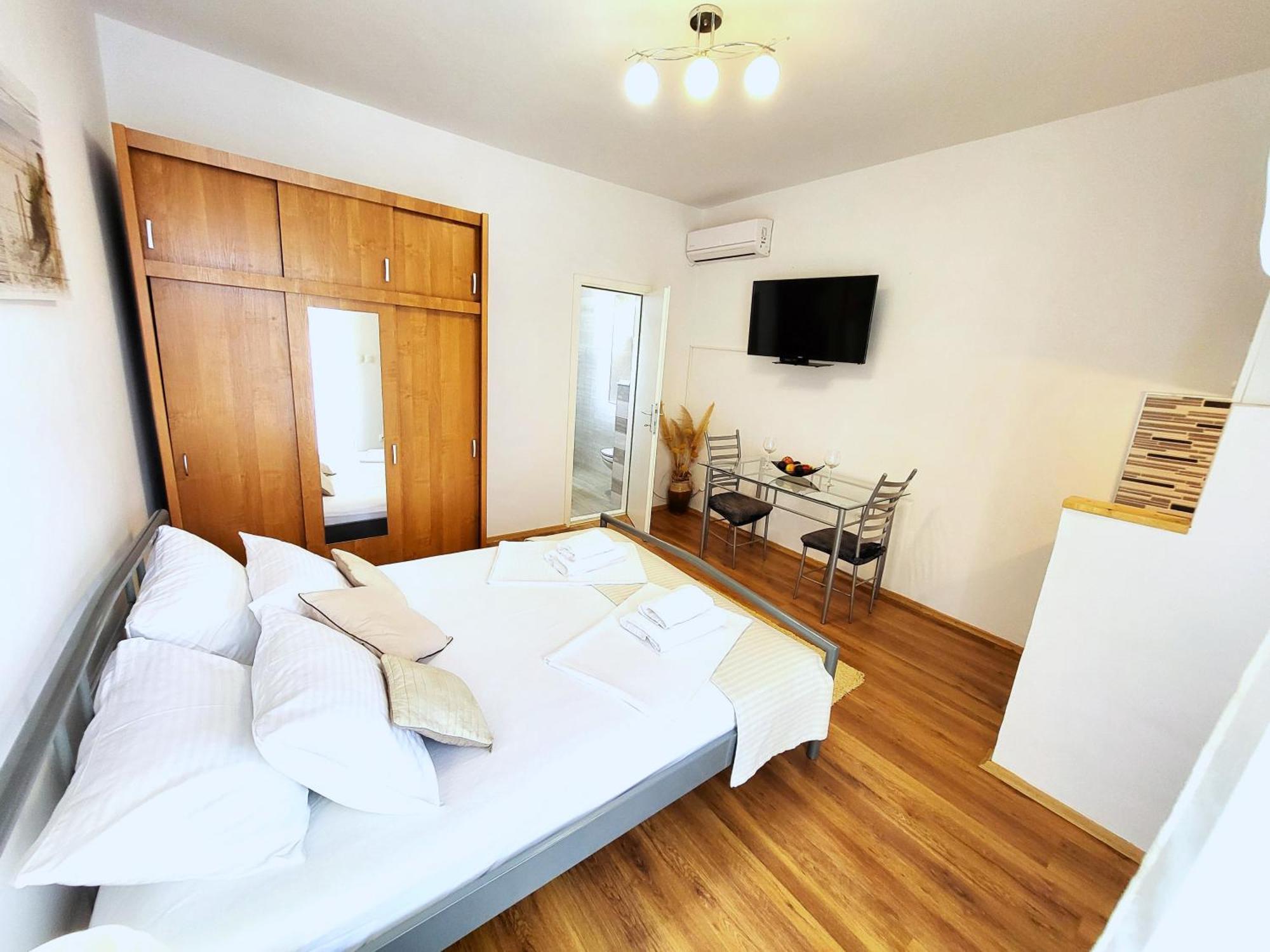 Apartments Vrisnik Елса Экстерьер фото