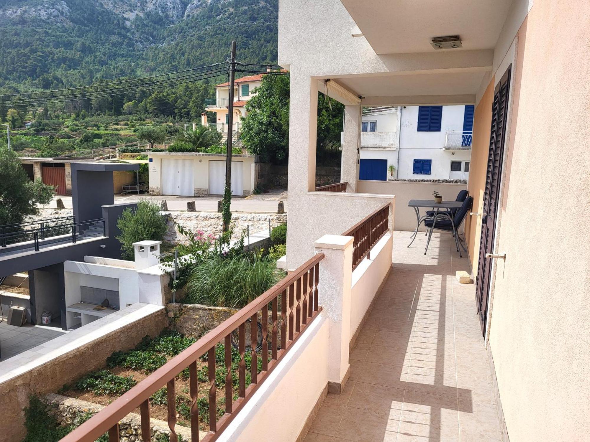 Apartments Vrisnik Елса Экстерьер фото