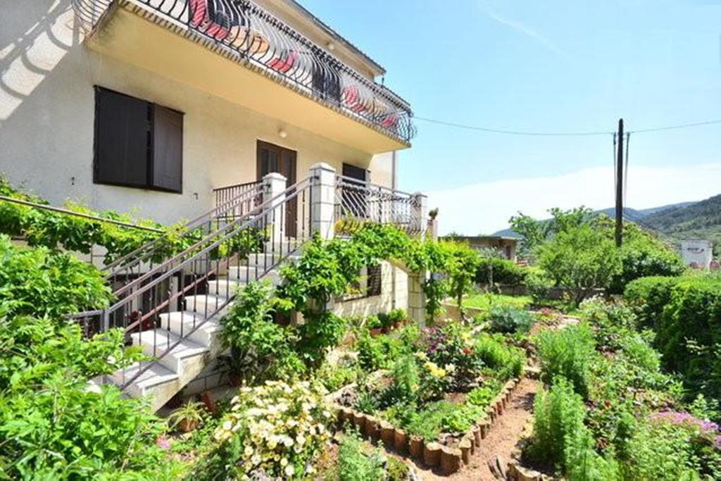 Apartments Vrisnik Елса Экстерьер фото